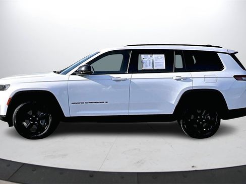 Certified 2022 Jeep Grand Cherokee L Laredo image 5
