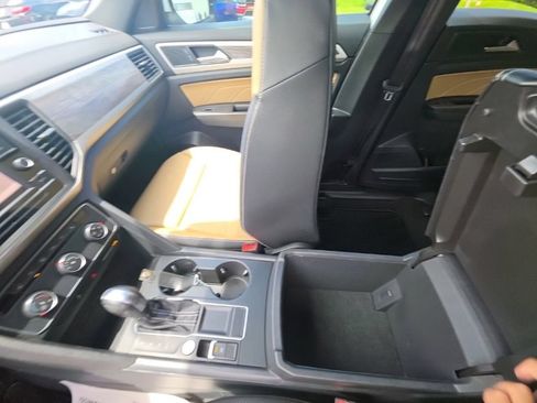 Used 2022 Volkswagen Atlas Cross Sport SE FWD image 24