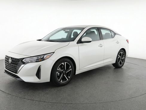 Used 2025 Nissan Sentra SV image 3