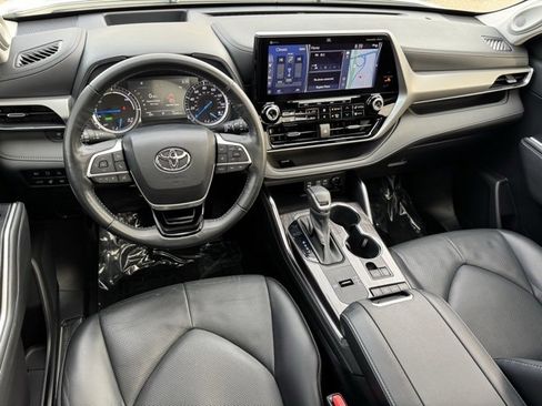 Used 2022 Toyota Highlander Platinum image 11