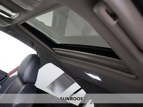 Used 2021 Subaru Crosstrek 2.5i Limited w/ Moonroof Package 1 AWD/4WD image 3