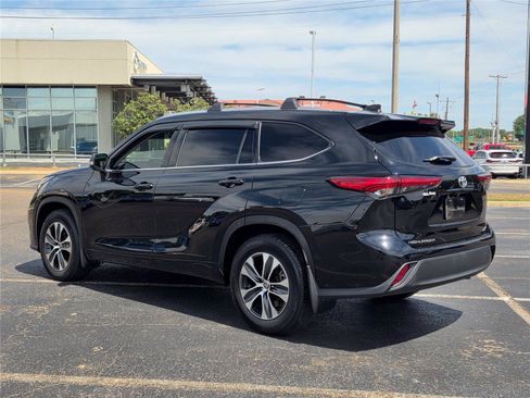 Used 2021 Toyota Highlander XLE FWD image 7