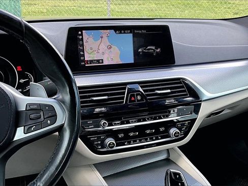 Used 2019 BMW 530e w/ M Sport Package image 6