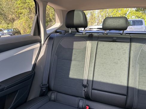 New 2026 Volkswagen Taos SE image 12