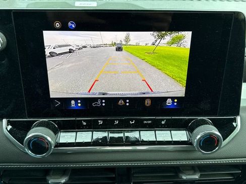 Used 2024 Chevrolet Colorado LT w/ LT Convenience Package II AWD/4WD image 28