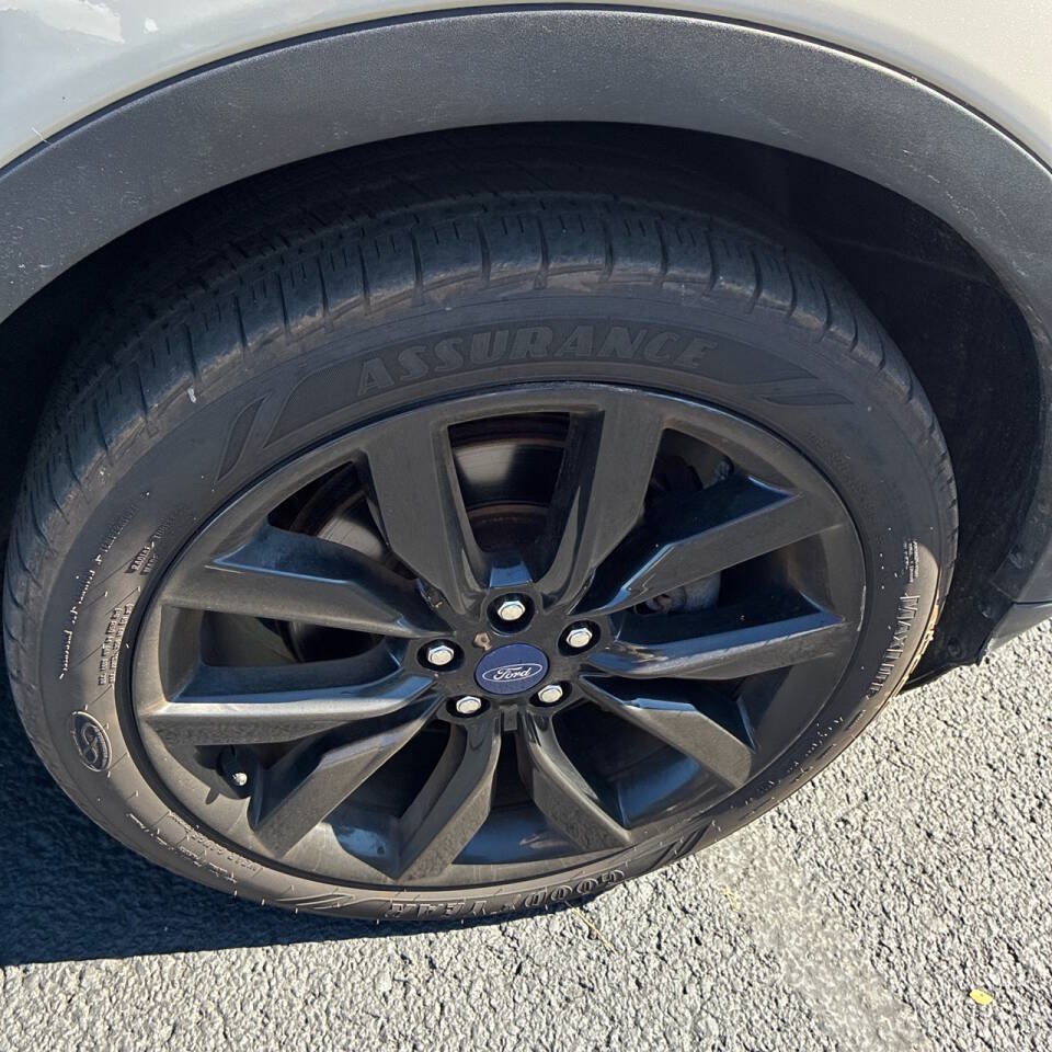 Used 2017 Ford Escape Titanium AWD/4WD image 9