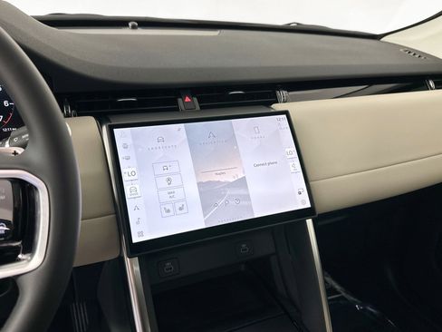 Used 2025 Land Rover Discovery Sport S image 12