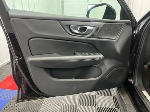 Used 2025 Volvo V60 B5 Cross Country Plus AWD/4WD image 18