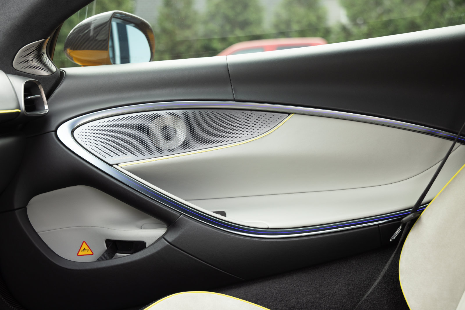 Used 2023 McLaren Artura RWD image 33