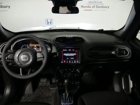 Used 2021 Jeep Renegade Latitude image 11