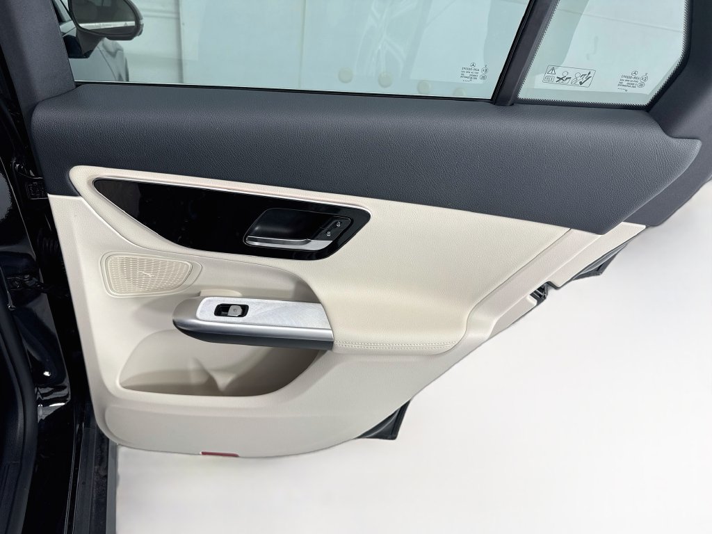 Certified 2026 Mercedes-Benz GLC 300 image 25