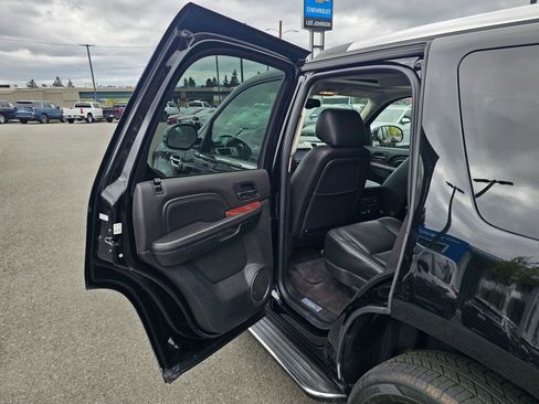 Used 2014 Cadillac Escalade Luxury AWD/4WD image 22