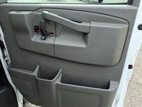 Used 2016 GMC Savana 2500 image 13