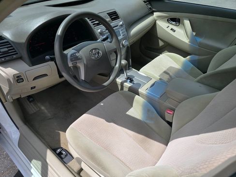 Used 2010 Toyota Camry LE FWD image 11
