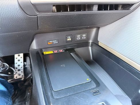 Used 2025 Toyota Camry SE AWD/4WD image 24