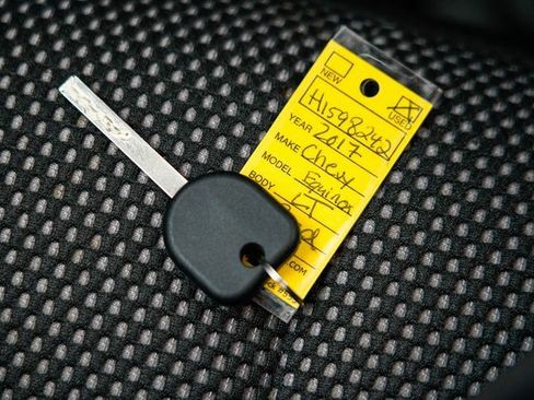 Used 2017 Chevrolet Equinox LT w/ Convenience Package image 29