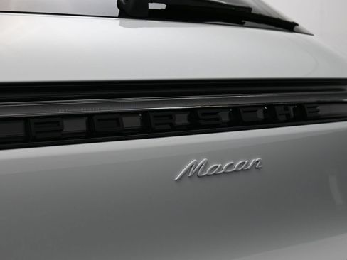 Certified 2026 Porsche Macan AWD/4WD image 14