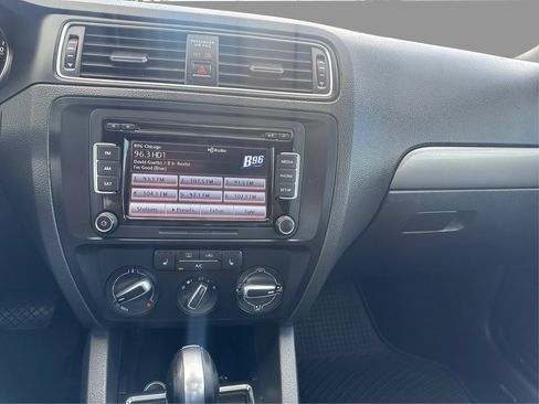 Used 2015 Volkswagen Jetta SE FWD image 29