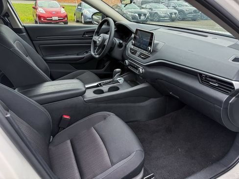 Certified 2025 Nissan Altima 2.5 S FWD image 9