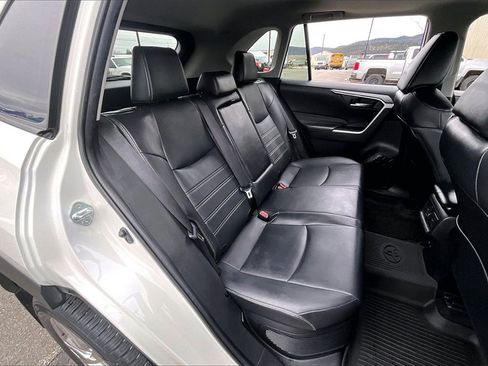 Used 2021 Toyota RAV4 XLE Premium image 27
