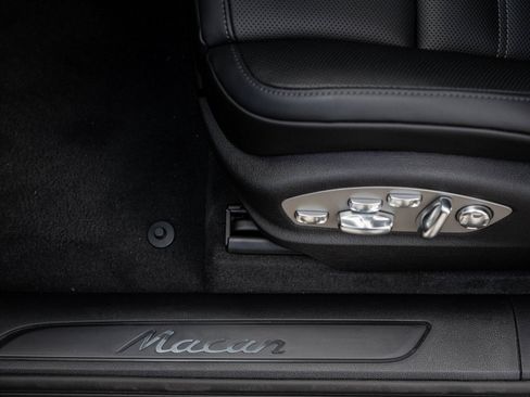 Certified 2026 Porsche Macan AWD/4WD image 21