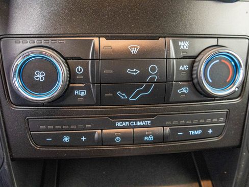 Used 2019 Ford Explorer XLT image 23