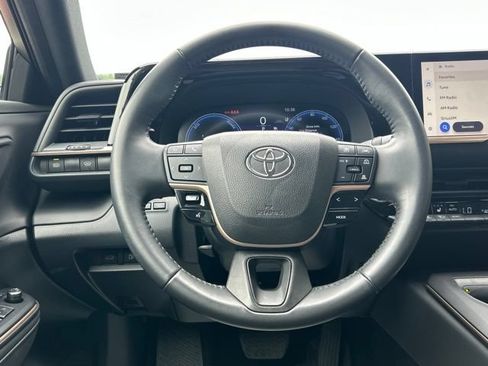 Used 2023 Toyota Crown AWD/4WD image 63