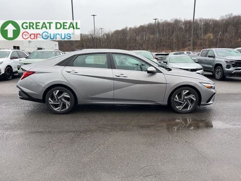 Used 2024 Hyundai Elantra SEL w/ Convenience Package image 6