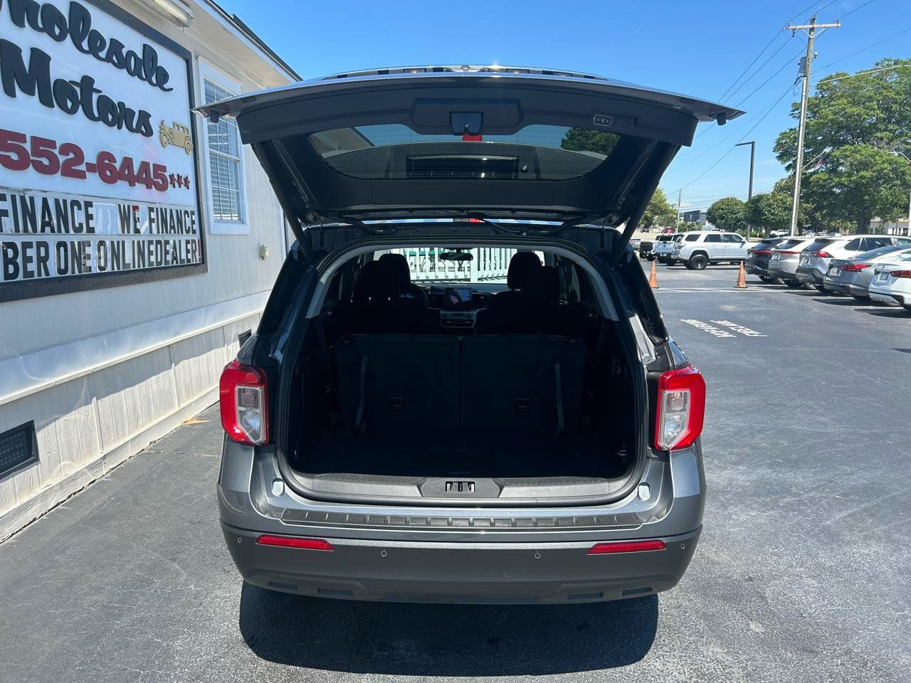 Used 2024 Ford Explorer XLT RWD image 28