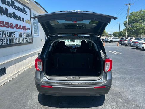 Used 2024 Ford Explorer XLT RWD image 28