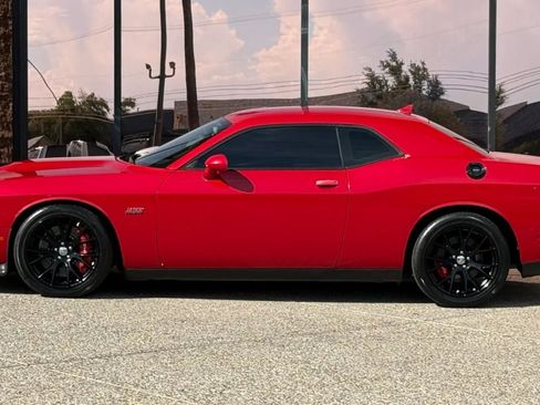Used 2015 Dodge Challenger SRT w/ Technology Group RWD image 4