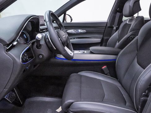 Certified 2025 Genesis GV70 3.5T Sport image 9