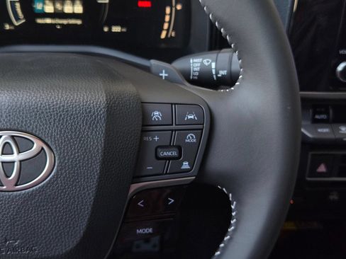 Used 2026 Toyota Camry SE FWD image 19