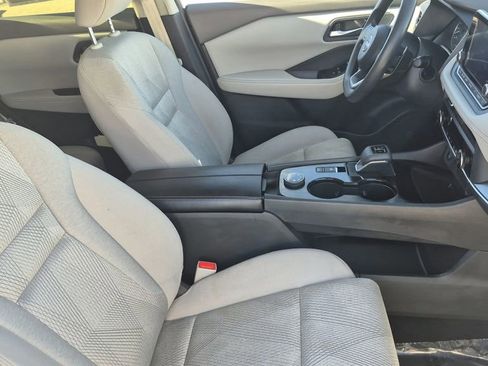 Used 2024 Nissan Rogue SV image 18