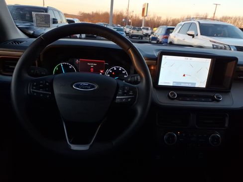 Used 2024 Ford Maverick Lariat image 11