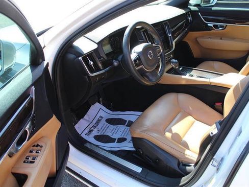 Used 2018 Volvo S90 T5 Momentum w/ Convenience Package FWD image 21