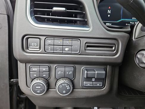 Used 2022 Chevrolet Tahoe Z71 w/ Z71 Off-Road Package image 19