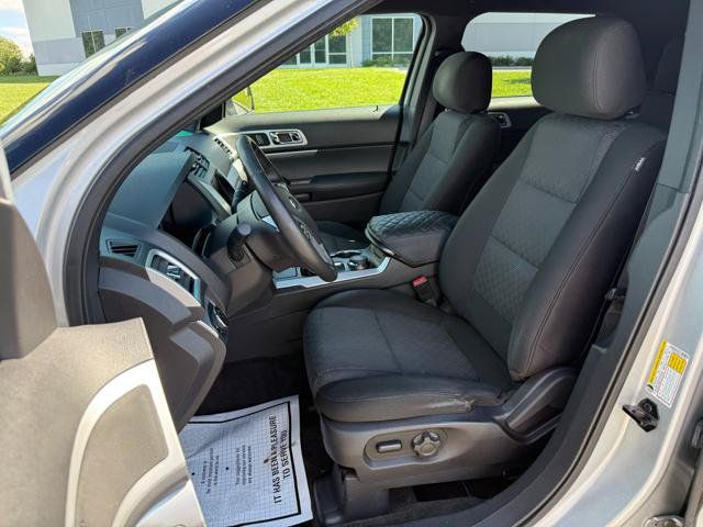 Used 2015 Ford Explorer XLT w/ Equipment Group 201A AWD/4WD image 11