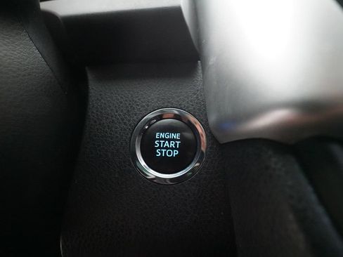 Used 2018 Toyota Highlander XLE AWD/4WD image 32