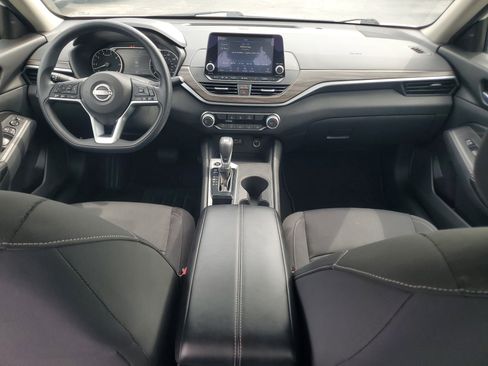 Used 2025 Nissan Altima 2.5 SV FWD image 16