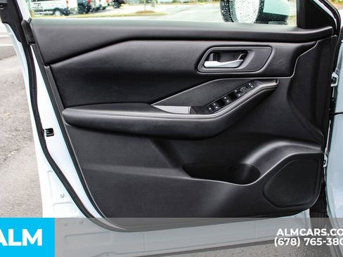 Used 2025 Nissan Rogue SV FWD image 39