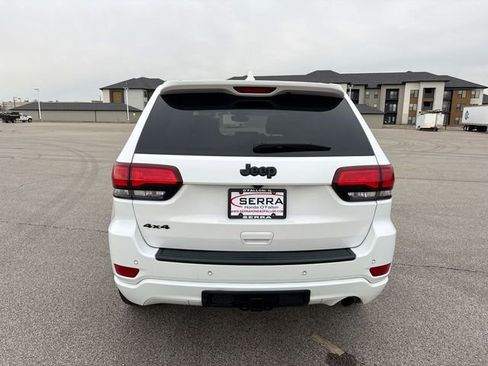 Used 2020 Jeep Grand Cherokee Altitude AWD/4WD image 12