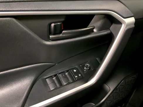Certified 2025 Toyota RAV4 LE AWD/4WD image 35