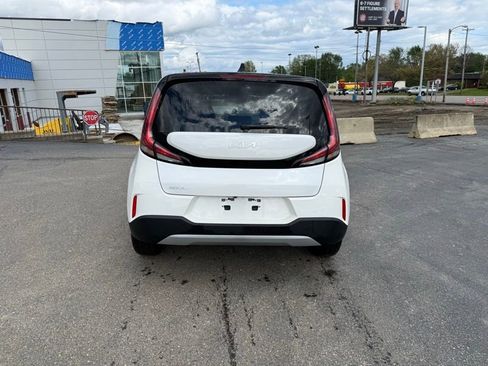 Certified 2023 Kia Soul LX FWD image 6