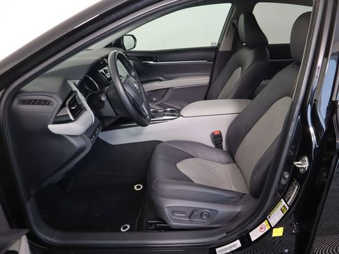 Used 2019 Toyota Camry XLE image 19