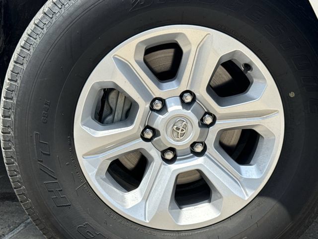Used 2022 Toyota 4Runner SR5 Premium w/ Moonroof Package RWD image 10