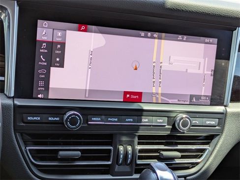 Used 2021 Porsche Macan image 30