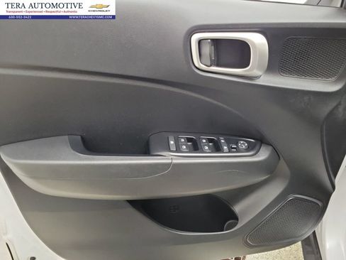 Used 2022 Hyundai Venue SEL FWD image 17