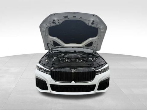 Used 2022 BMW 750i xDrive w/ Autobahn Package image 9