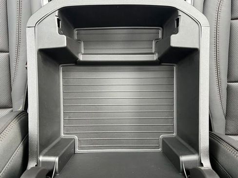 New 2026 Chevrolet Suburban High Country image 33